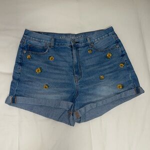 American Eagle short denim exclusive flowers decoration size 14